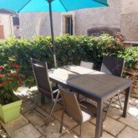 tour du rocher gite terrasse sous le soleil