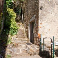 tour du rocher gite escaliers